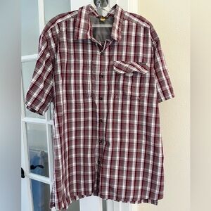 Eddie Bauer short sleeve button collared shirt pockets side vents